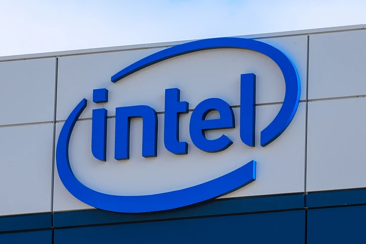 Intel может начать делать чипы для компьютеров Apple