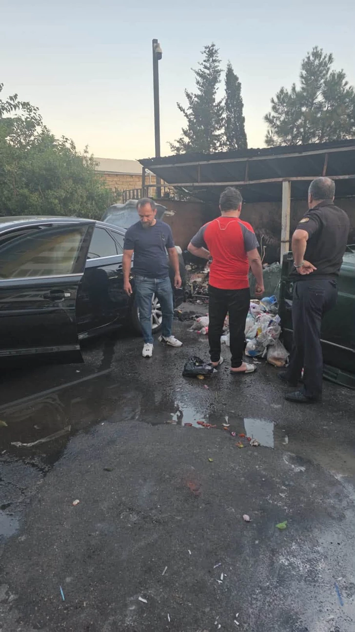 Media.az - Новости Азербайджана - Возгорание мусорных контейнеров в Баку привело к повреждению четырех автомобилей
