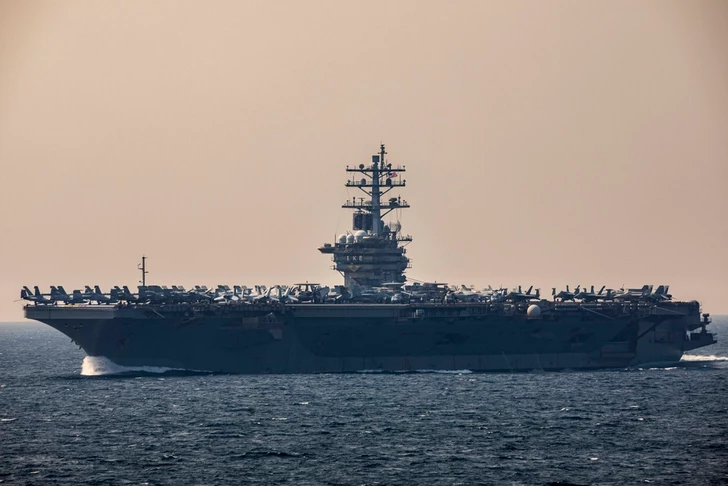 Иран заявил, что военные корабли США отошли от Ормузского пролива на 700 км
