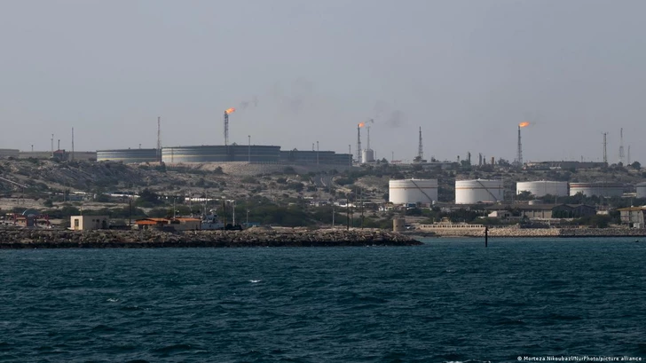 WSJ: Удары США по острову Харк затронули военные объекты, но не нефтяную инфраструктуру