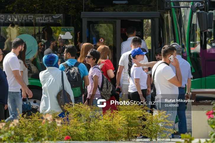 Студенты столкнулись с транспортными трудностями после изменений в работе бакинского метро