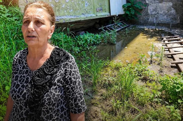 Затопленный двор и канализационная вода: жители Баку бьют тревогу