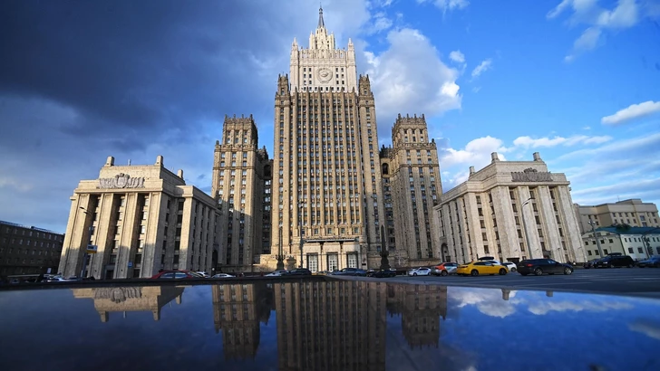 МИД РФ вновь призвал иностранных дипломатов покинуть Киев