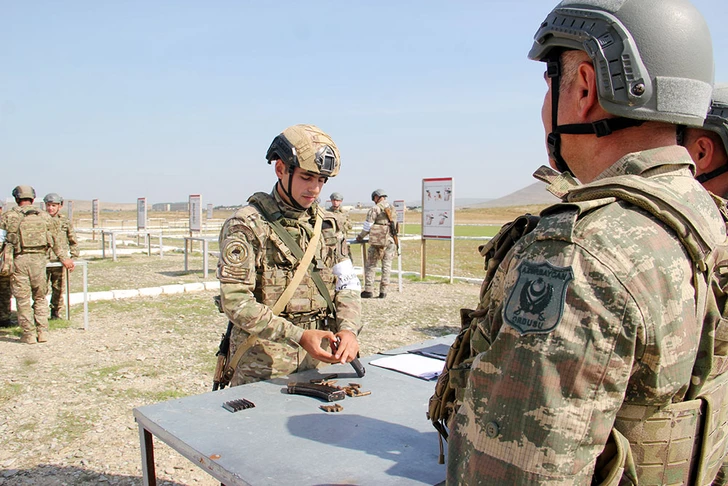 Media.az - Новости Азербайджана - Учебные сборы военнообязанных проходят в воинской части Сил спецназначения Азербайджана