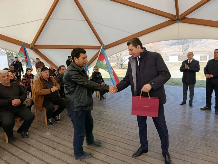 В ходжалинское село Ханабад прибыла первая группа переселенцев, им вручены ключи от домов