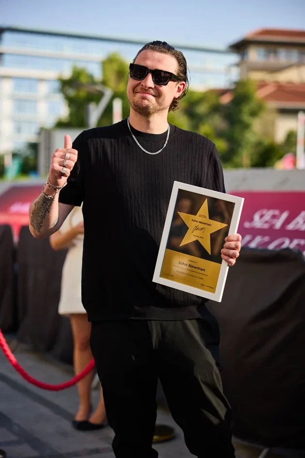 Media.az - Новости Азербайджана - Джон Ньюман открыл именную звезду на Sea Breeze Walk of Fame