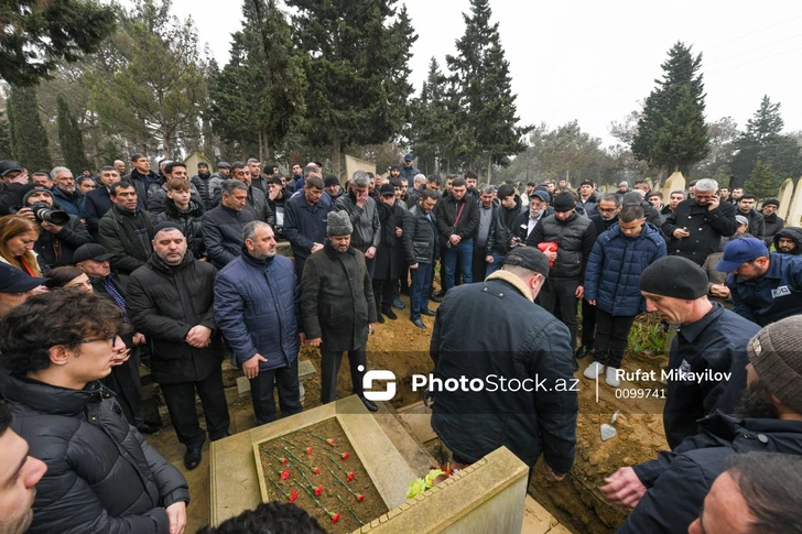 Media.az - Новости Азербайджана - В Баку похоронен подросток, погибший при крушении самолета AZAL в Актау