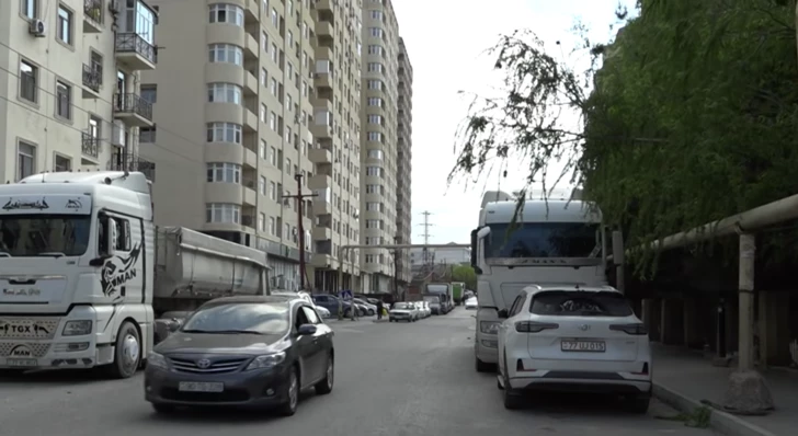 Жители Хырдалана жалуются на фуры на улицах: полиция берет ситуацию под контроль