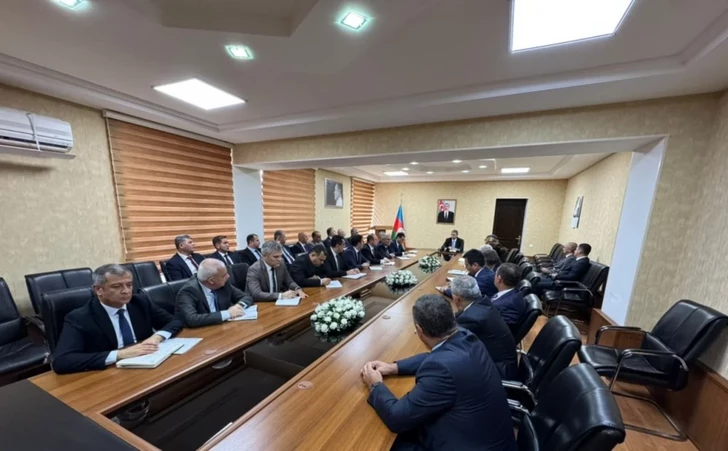 Глава Хазарского района провел совещание, представителям двух поселков объявлены выговоры