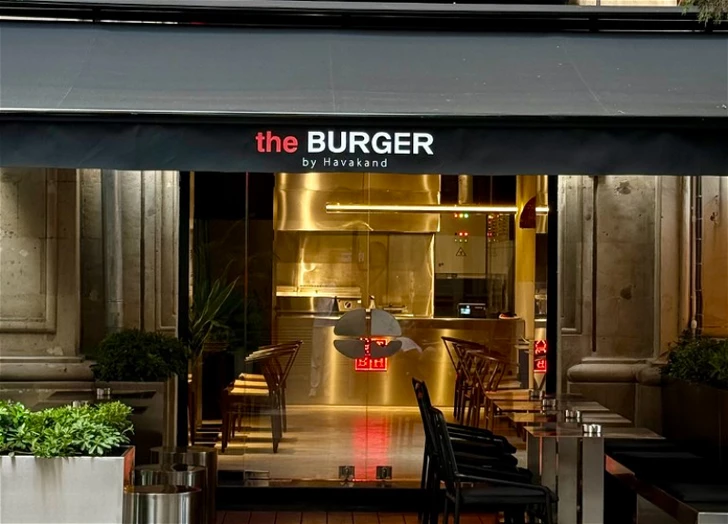 The Burger by Havakand открылся в Баку и пригласил пилотов Формулы попробовать фирменные бургеры