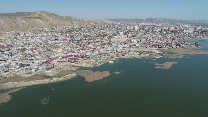 Media.az - Новости Азербайджана - Локбатан под водой: служба водоснабжения откачивает воду с затопленных территорий