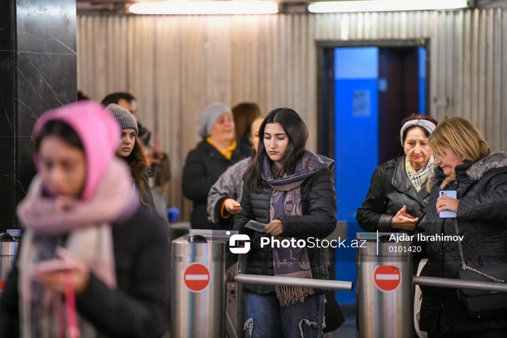 В метро Баку теперь можно оплатить проезд иностранными банковскими картами