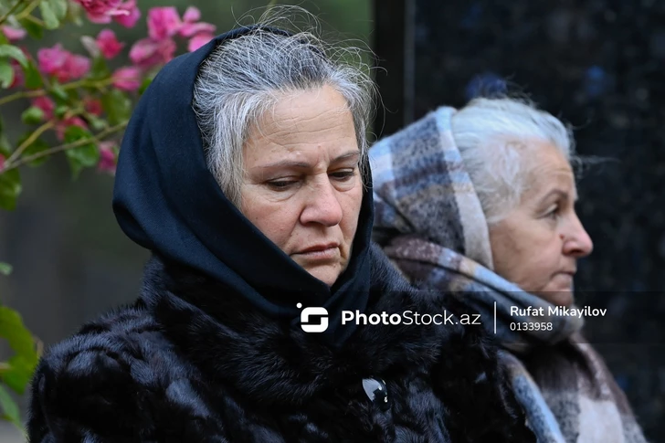 «Она не сказала, что у неё будет рейс»: мать Хёкумы Алиевой о последнем разговоре с дочерью