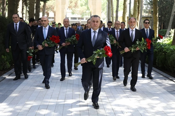 Руководство и коллектив Минздрава почтили память общенационального лидера Гейдара Алиева