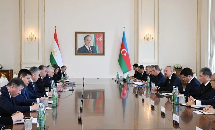 Состоялась встреча президентов Азербайджана и Таджикистана в расширенном составе