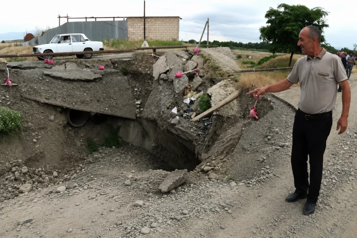 В Губе после селей обрушилась дорога: жители просят о срочной помощи