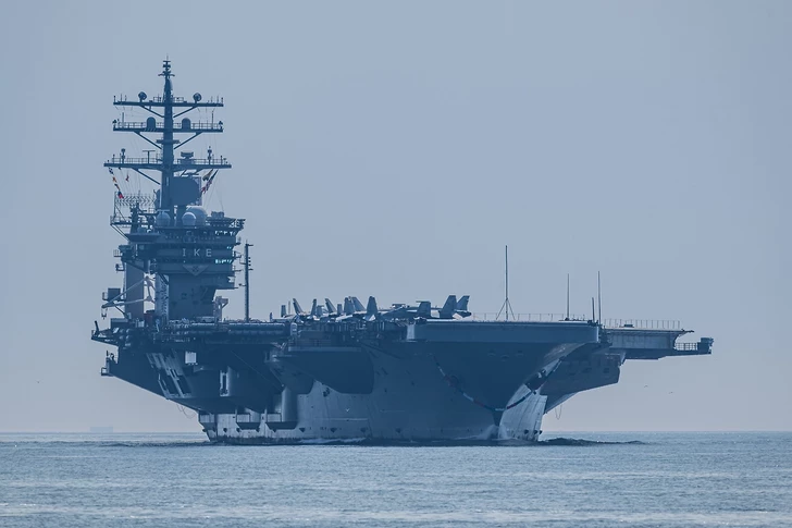 Military Times: несколько моряков авианосца США пытались прыгнуть за борт
