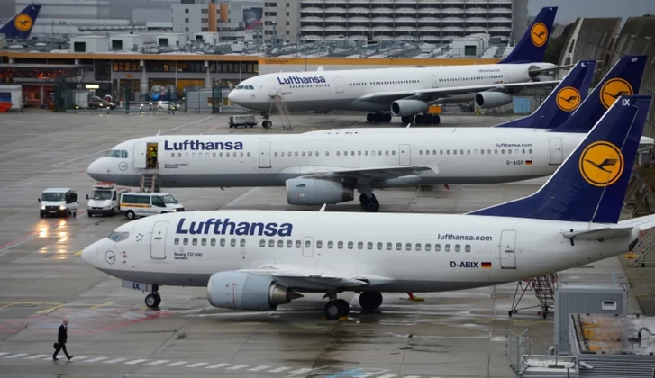 В Германии бастуют около 20 тысяч бортпроводников Lufthansa, отменены более 500 рейсов