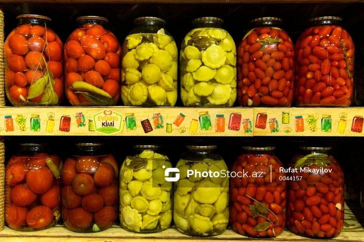 В Азербайджане планируют урегулировать продажу продуктов домашнего производства на рынках
