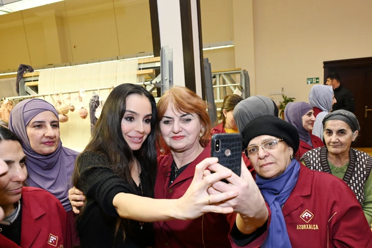 Media.az - Новости Азербайджана - Лейла Алиева приняла участие в церемонии срезки со станка ковров, сотканных для Шушинской мечети