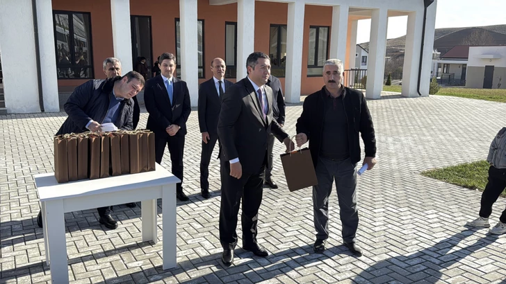 Media.az - Новости Азербайджана - В село Хоровлу выехала группа бывших вынужденных переселенцев