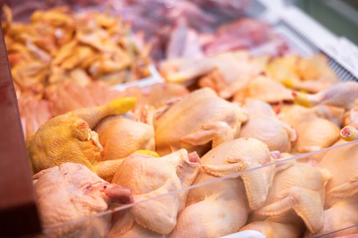 Ученые обнаружили опасные бактерии в курином мясе