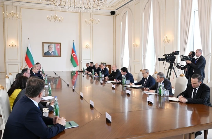 Состоялась встреча Ильхама Алиева и Румена Радева в расширенном составе