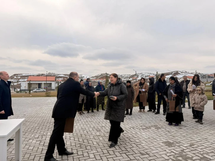 Media.az - Новости Азербайджана - В село Хоровлу Джебраильского района выехала очередная группа бывших вынужденных переселенцев