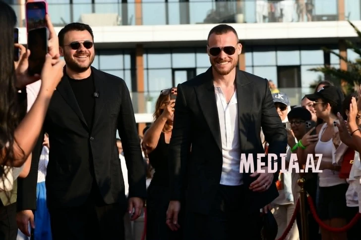 Керем Бюрсин получил именную звезду на Sea Breeze Walk of Fame