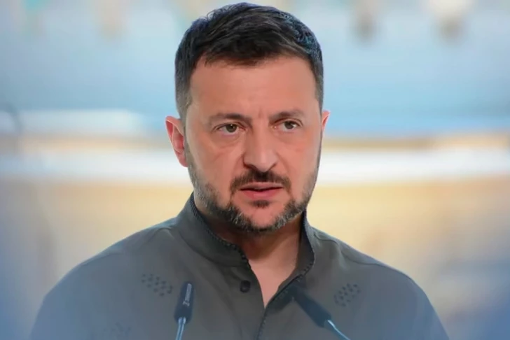 Зеленский о ситуации под Покровском: Напряженно, но окружения нет