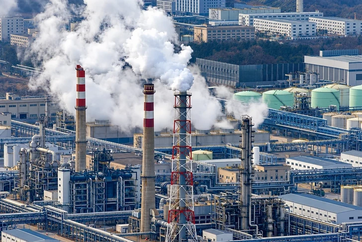 От российских НПЗ до Европы: как один удар запускает цепную реакцию