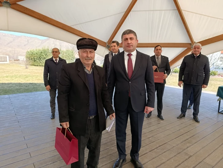 Media.az - Новости Азербайджана - В ходжалинское село Ханабад прибыла первая группа переселенцев, им вручены ключи от домов