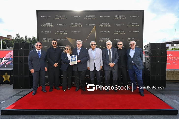 В Баку открыли звезду Юлия Гусмана на Sea Breeze Walk of Fame