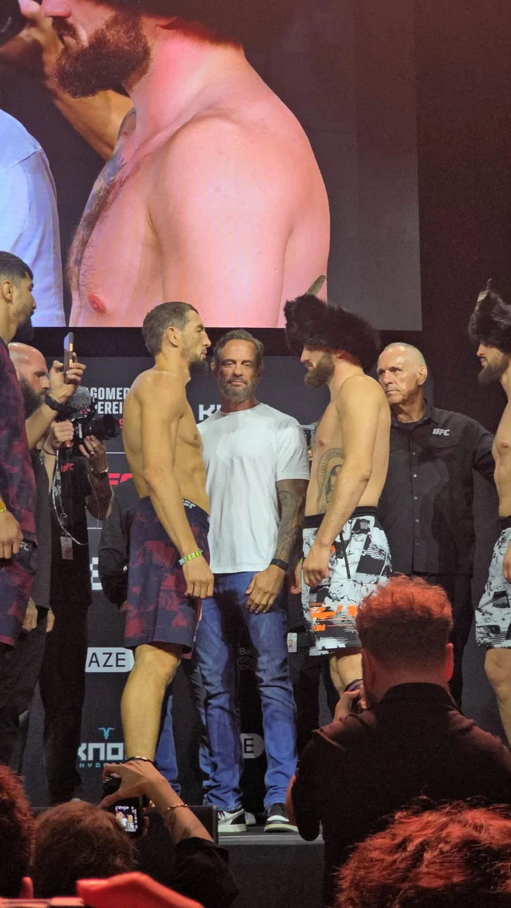 Media.az - Новости Азербайджана - Перед UFC Fight Night в Баку состоялись торжественная церемония взвешивания и битва взглядов