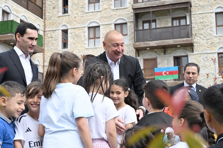 Media.az - Новости Азербайджана - Президенты Азербайджана и Туркменистана ознакомились с первым жилым комплексом в Шуше