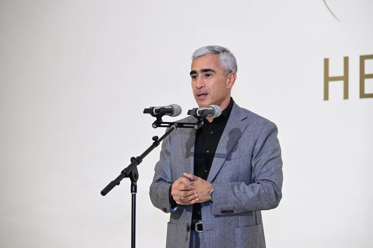 Media.az - Новости Азербайджана - В Центре Гейдара Алиева открылась выставка скульптора Андрея Осташова «Тайна розы»