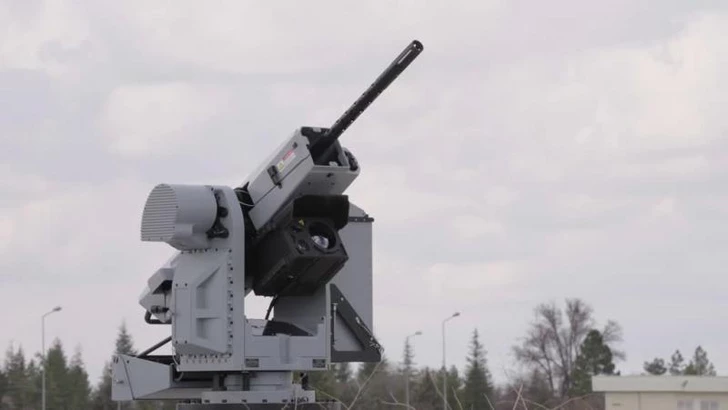 Турецкий пулемет CANİK M3 FALCON впервые показан на выставке в Баку