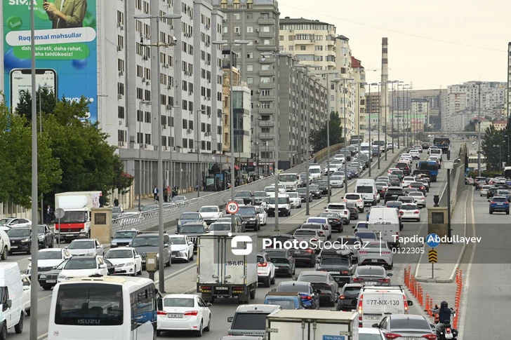Дорожная обстановка в Баку: движение затруднено на 18 основных направлениях