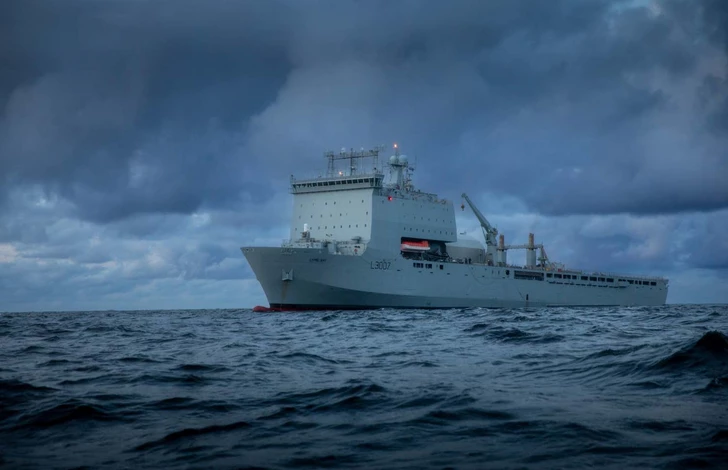 Британия направляет корабли и сотни моряков в Ормузский пролив для разминирования
