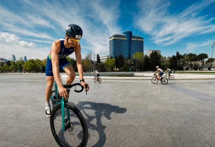 В Баку начались международные соревнования по триатлону IRONMAN 70.3