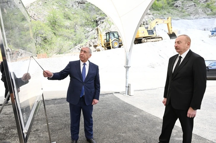 Ильхам Алиев ознакомился с работами, проводимыми на автодороге Ханкенди-Шуша-Лачын