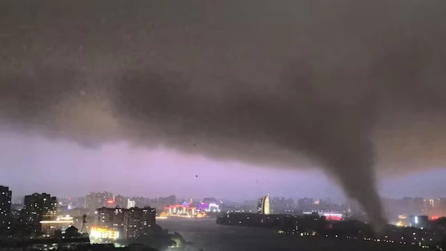 Media.az - Новости Азербайджана - Сильные грозы и торнадо обрушились на китайскую провинцию: есть жертвы, разрушены тысячи зданий