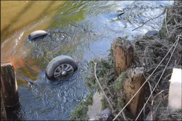 В Барде автомобиль упал в водоканал, водитель погиб