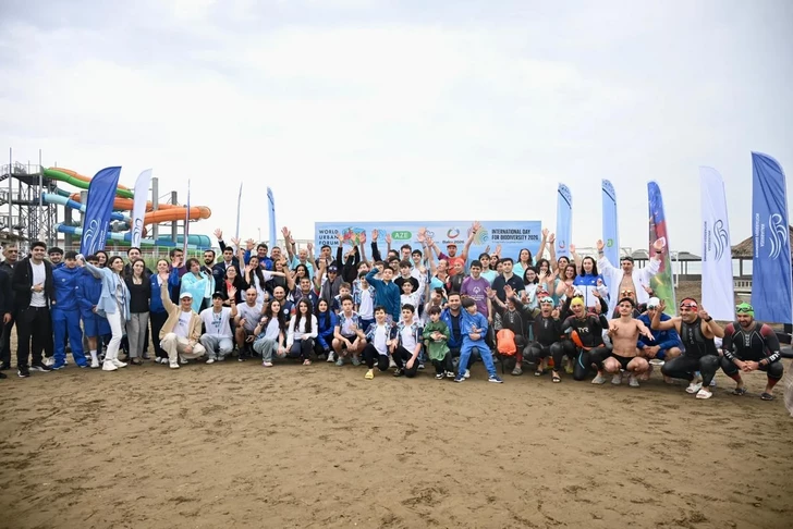 Около 100 человек приняли участие в морском заплыве в Sea Breeze Resort