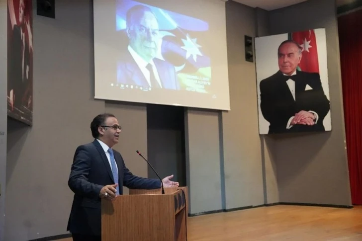 В Измире почтили память Гейдара Алиева