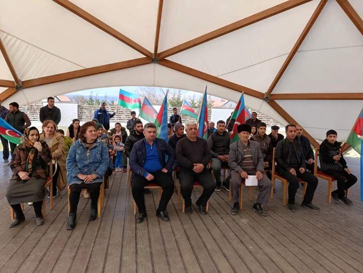 Media.az - Новости Азербайджана - В ходжалинское село Ханабад прибыла первая группа переселенцев, им вручены ключи от домов