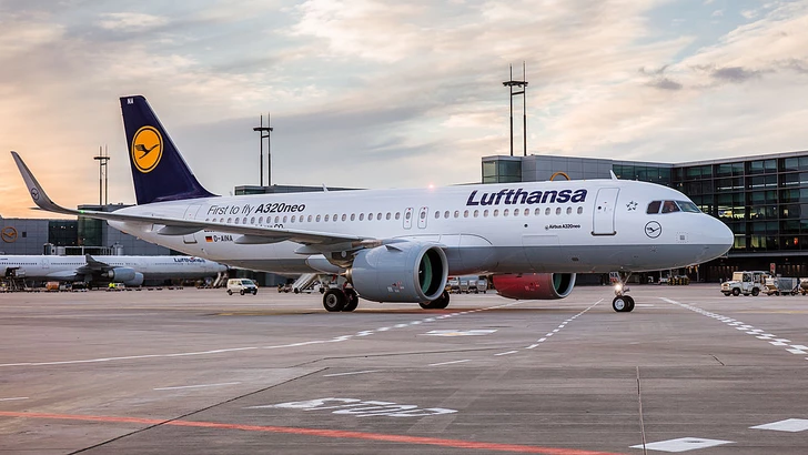 Lufthansa отменила сотни рейсов из-за забастовки пилотов и бортпроводников
