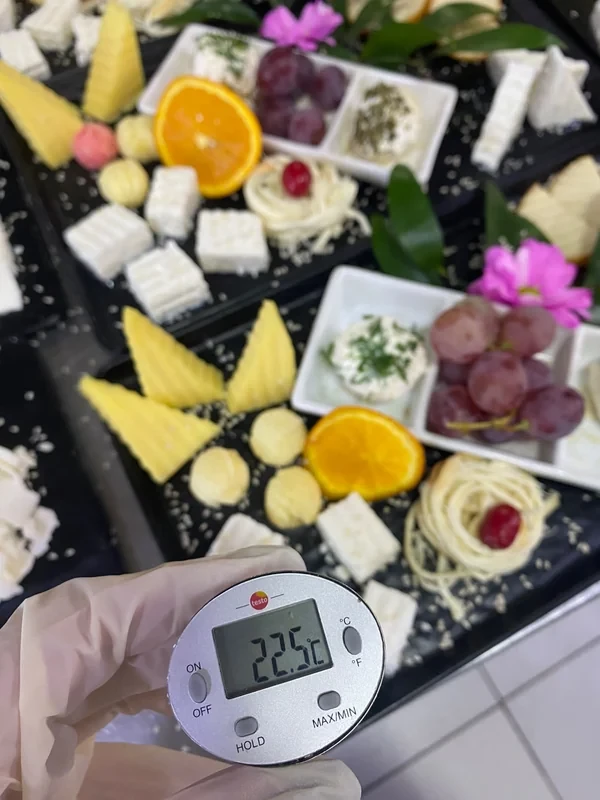 Media.az - Новости Азербайджана - В банкетном зале Баку нашли испорченные продукты и искусственную икру без документов