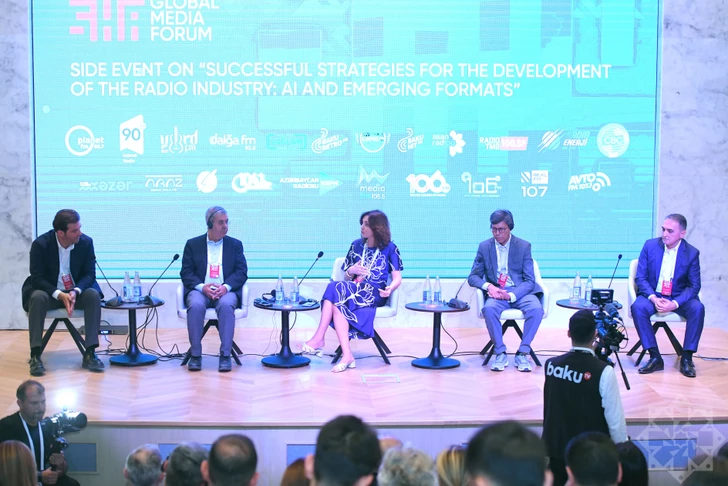 На Шушинском медиафоруме обсудили развитие радиоиндустрии с применением ИИ и новых форматов