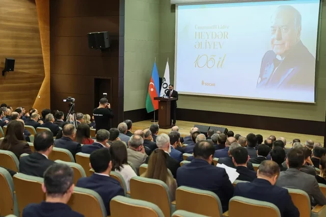 Media.az - Новости Азербайджана - В SOCAR отметили 103-ю годовщину со дня рождения Гейдара Алиева